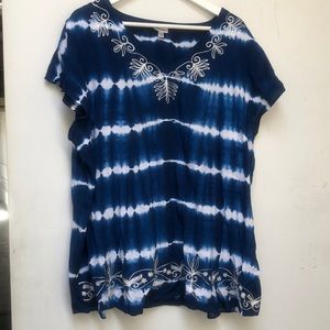 blue & white tie dye shirt from the Avenue 22/24